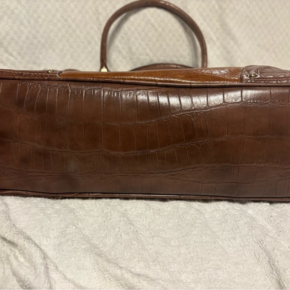 Liz Claiborne Brown Vegan Leather Tote with Structured Design - Picture 3 of 9